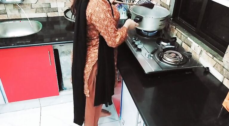 Tamil Tamil Milf Fucked In Kitchen In Both Holes With Clear Hindi Audio
