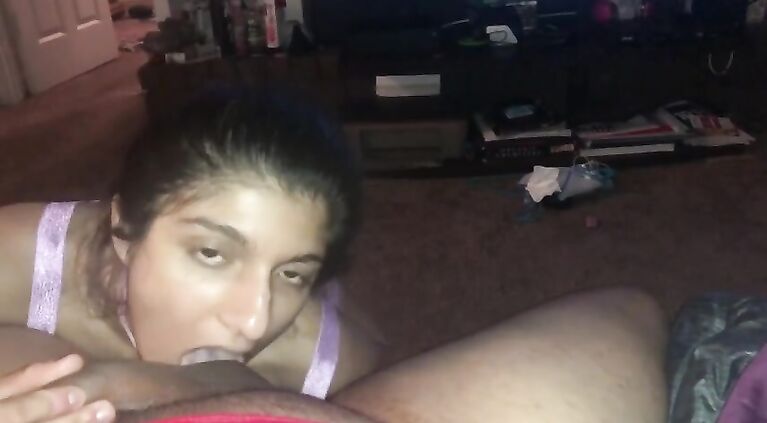 Pakistani housewife in hot lingerie oral