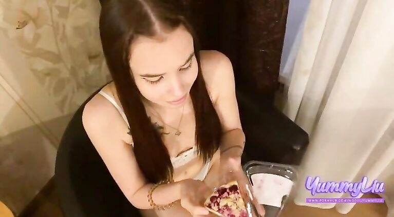 Cumshot Cumplay And Cum Swallow. Cum Cake On Food Porn / سکس جلوی دوست پسر با نفر سوم
