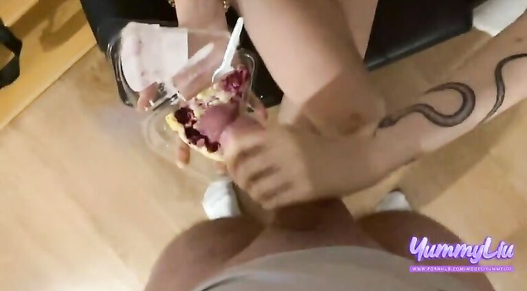 Cumshot Cumplay And Cum Swallow. Cum Cake On Food Porn / سکس جلوی دوست پسر با نفر سوم