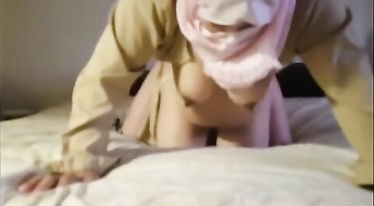 Huge Tits amatuer hijab housewife pounded