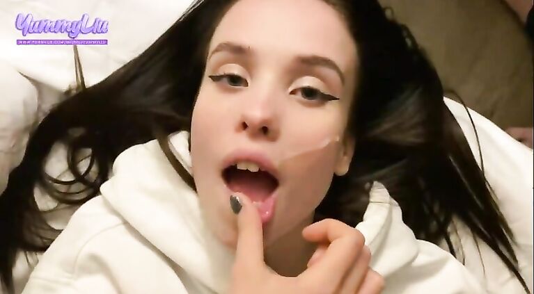 سعودية صغيرة تجلخ / سعودية تعرض نفسها و تنزل / سكس قطرى سعودى / سعوديه مع السواق CUMSHOT COMPILATION