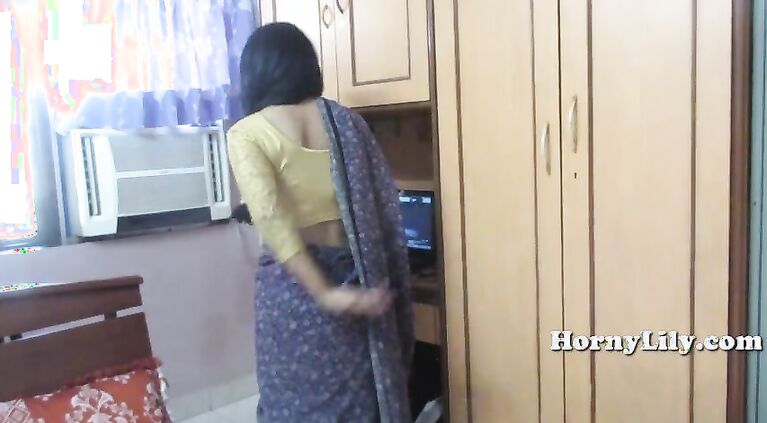 Desi Bhabhi with huge butt stripping naked