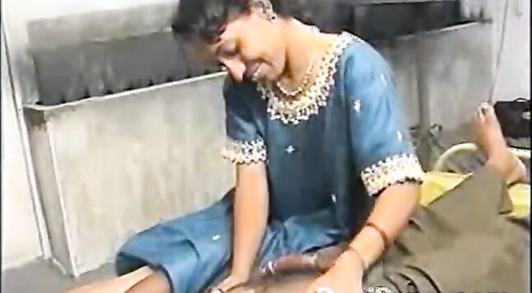 Tamil Aunty Cute Sex With Husband Brother Dewar Bhabhi