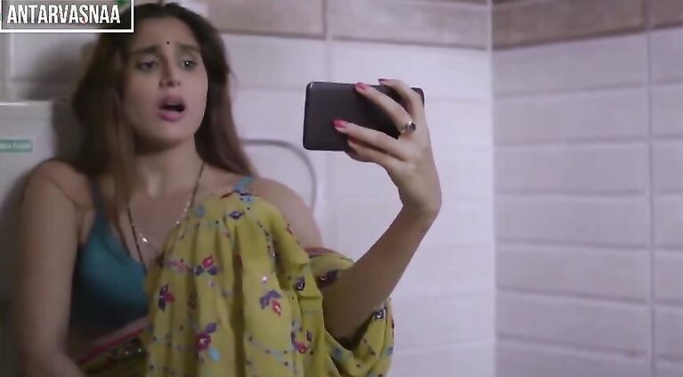 married women Masturbation in bathroom | Indian bhabhi bathroom mai masturbation | tamil sex