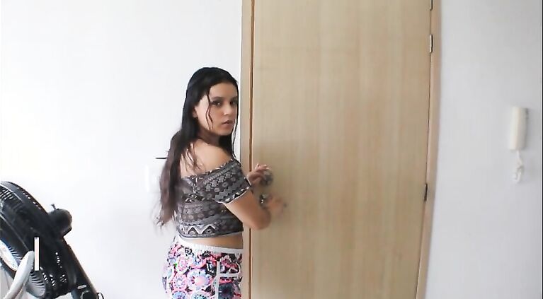 ME FOLLO A MI HERMANASTRA A CAMBIO DEL DINERO QUE ME DEBE- PORNO EN ESPAÑOL