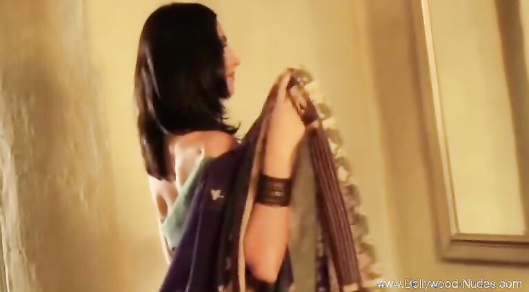 Exotic Dance From Erotic Tamil Woman feeling the moments