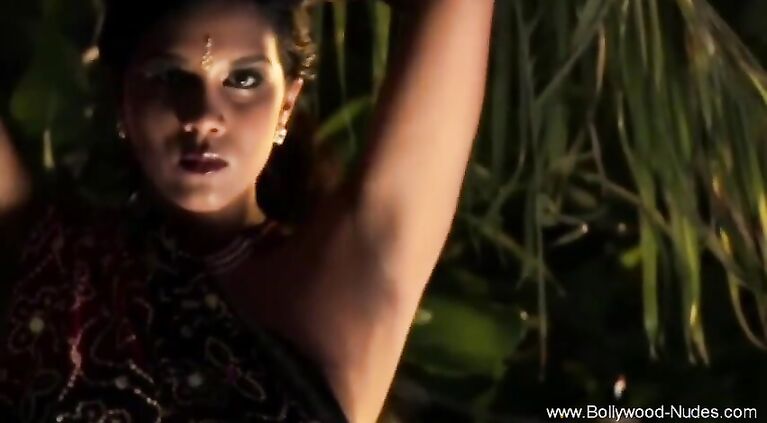 Erotic Unvieling Of Desi Babe With Music And Dancing