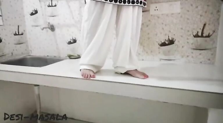 Desi kamwali maid fucked by house owner and gives oral hindi sex audio - Tamil Masala