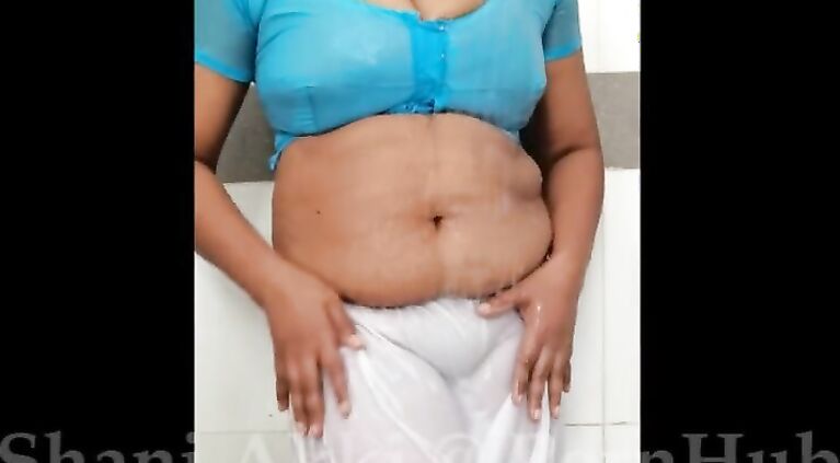 Sri lankan teacher bathing in saree and masturbate until she cums loud moaning and pissing
