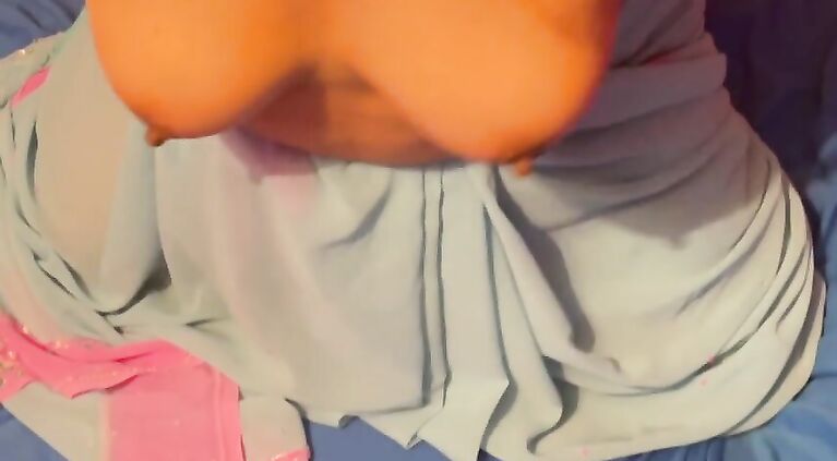Buxomy UK Tamil Desi! Enjoys Her Sexy Butt Body in Blue Saree
