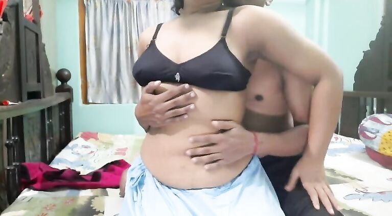 Tamil Bhabhi Enjoying With Her Boyfriend In a Busiest Day / Real Sex Clip.