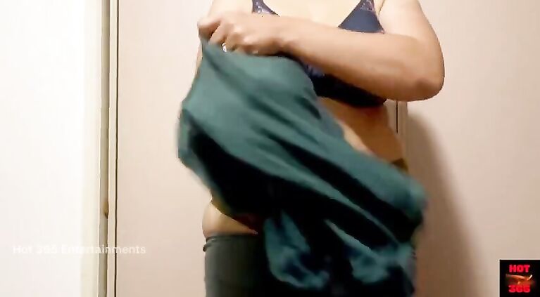 Wearing my favourite Bra and Panty - Juicy Navel and Cleavage Show
