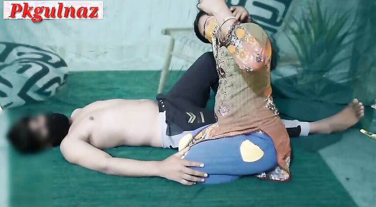 Indian tamil bhabhi ne devar ka massage kia or devar g se chudwaya, Part.1
