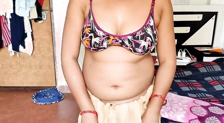 Hot_Indian_Aunty_peeing_for_virgin_boy_in_Hindi_part1