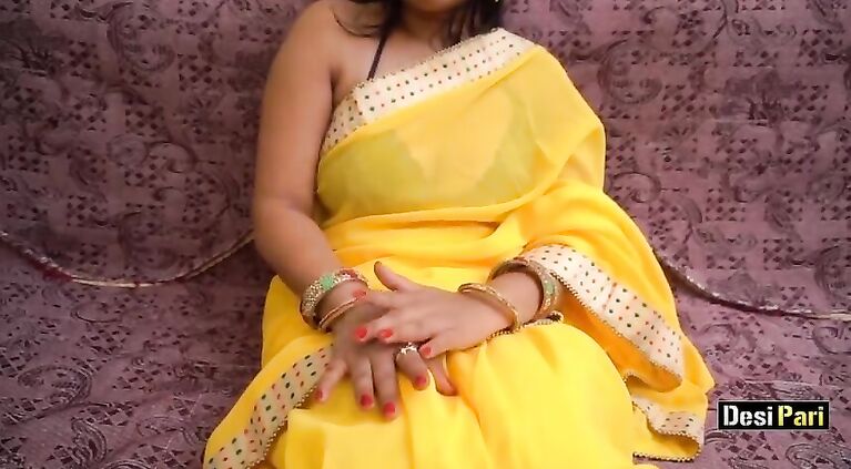 Indian Pari Cute Tamil Bhabhi Has Huge Boobs and a Beauty Cunt
