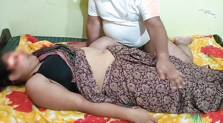 deshi bhabhi saying ho rha mera ruko[hindi]