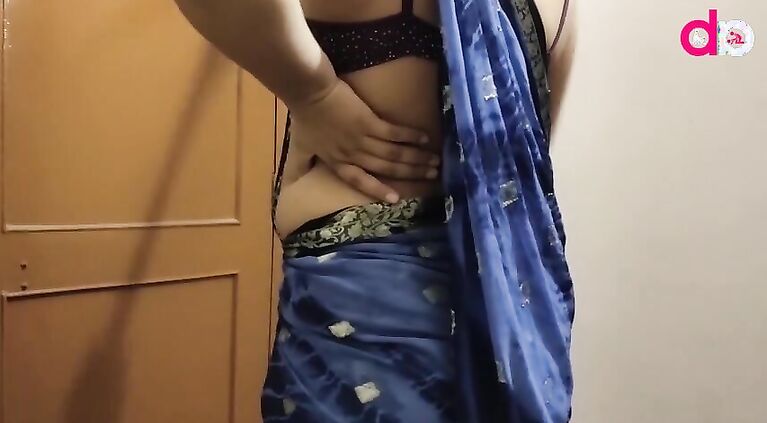 Tamil indain maid fucked early in morning in sari