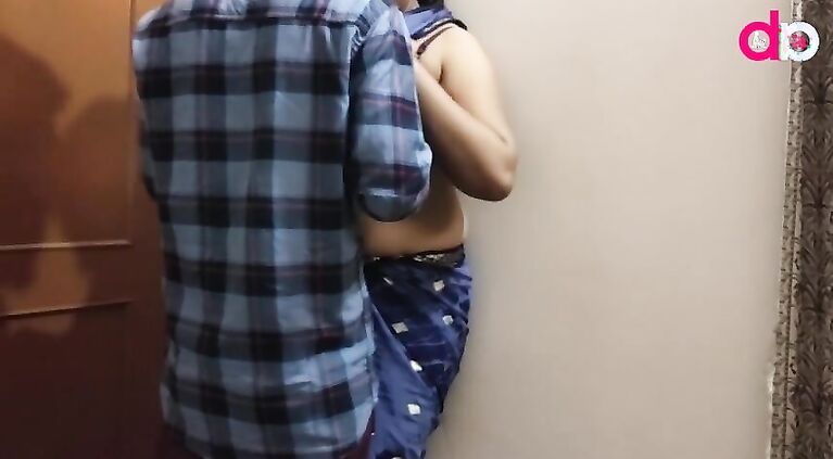 Tamil indain maid fucked early in morning in sari