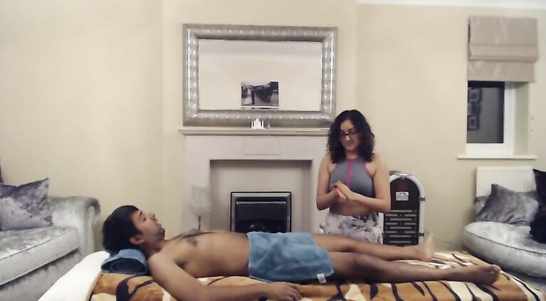 Interracial massage ends in innocent seduction and creampie (MASSAGE2018)