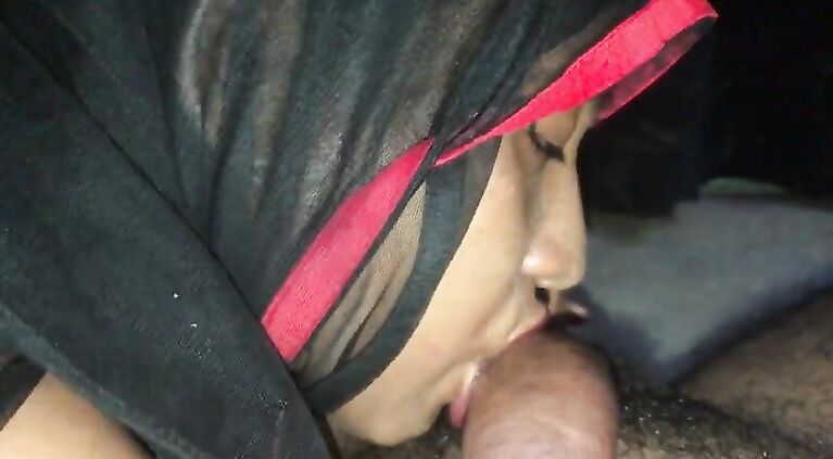 Tamil muslim girl with hijab facefuck and cum drinking