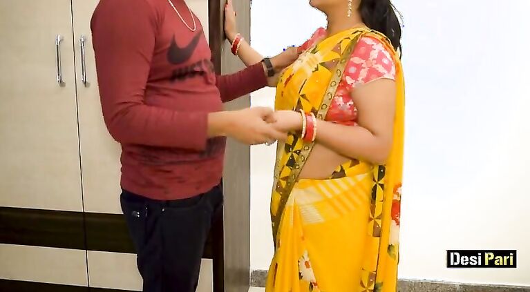 Indian Pari Bhabhi Sex During Home Rent Agreement With Clear Hindi Voice