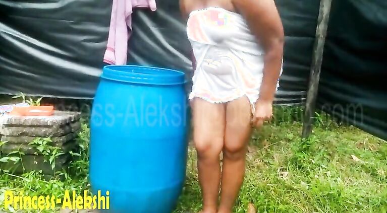 SRI LANKAN BATHING PUBLIC PLACE