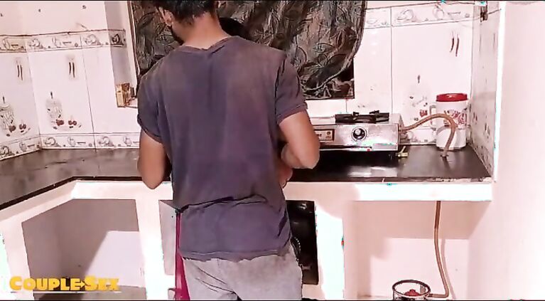 Desi Kaamwali Maid Fucked by Owner Hottest Bhabhi in Saree