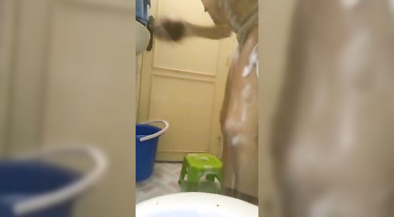 Teen Moroccan virgin taking shower مغربية كادوش ودير الصابون لبزازلها