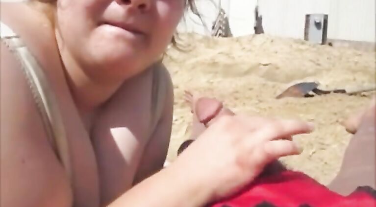 Cute housewife givin her boylfriend a oral & swallowing his load outside