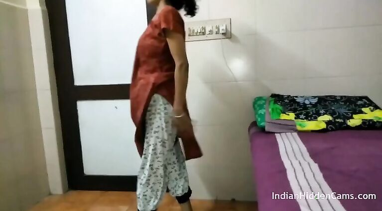 Tamil Bhabhi In Nigga Shalwar Suit Changing In Bedroom
