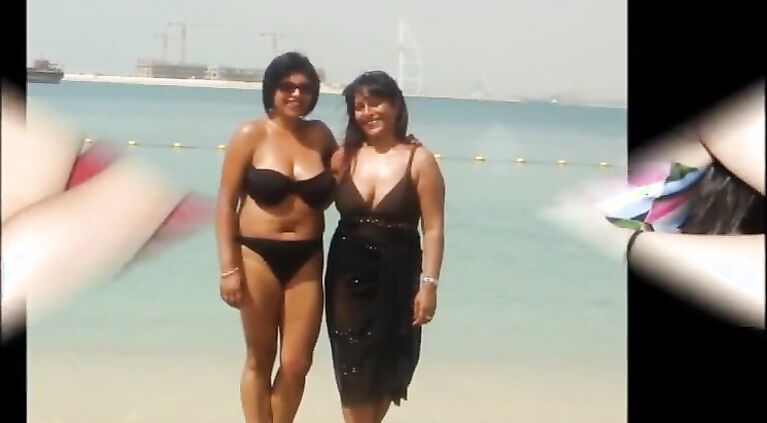 Desi amateur loves to show all.MP4