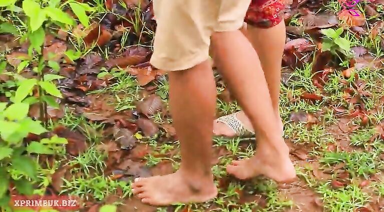 Sexy Outdoor Sex With Desi Gf