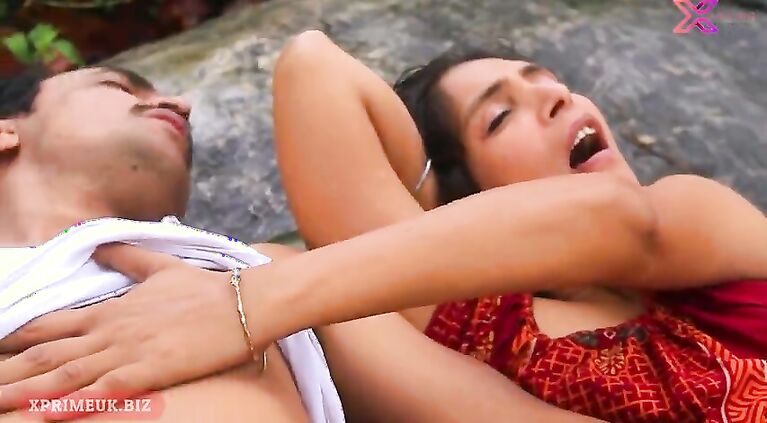 Sexy Outdoor Sex With Desi Gf