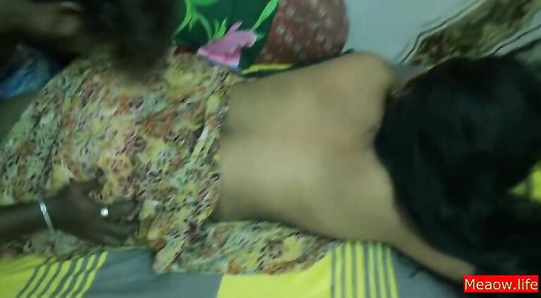 Teen Housewife fucked by Indian village Boy! Tamil XXX