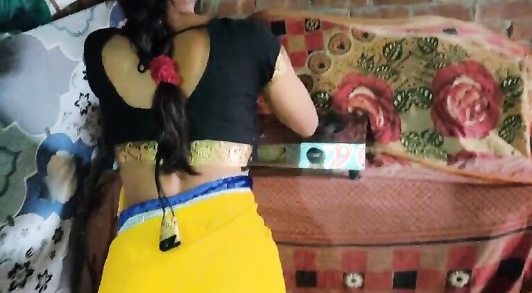 HD Khana Banane Wali Ko Kitchen Me Hi Chod Diya Hindi Clip