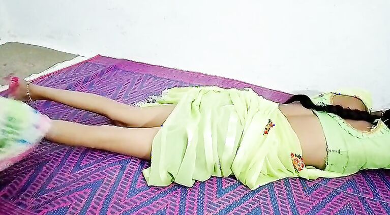 Naukar ne malkin ko rassi se band kar chod diya malkin ne nokar ko malish karne ko bulaya or naukar ne apni sethani ko hi choda
