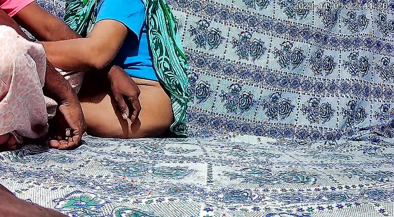 Desi maid and sir sex in the room