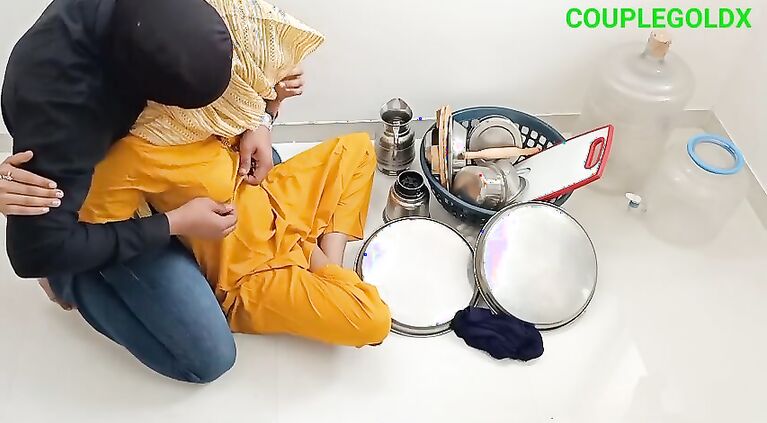 Bartan lelo bahut Shasta hai nahi to muze ake chodo