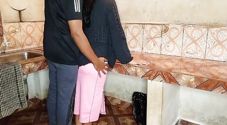Maid Boli SAHEB Pahle Khana Bana Lene Do Baad Me Aram Se Chod Lena Meri Chut