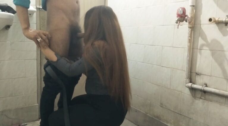 Office staff hot lady fucking with her boss in bathroom