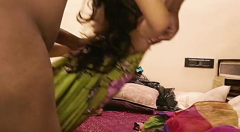 tamil gf ko hotel me lejake patak patak ke choda
