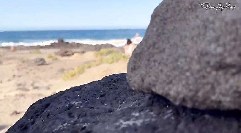 NUDIST BEACH ORAL: I show my hard dick to a bitch that asks me for a oral and cum in her mouth.