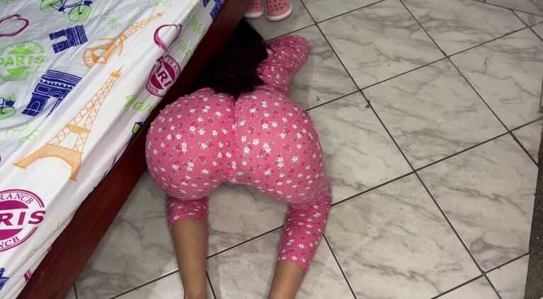 I Tricked My Sexy Friend into Looking Under the Bed to See Her Huge Butt