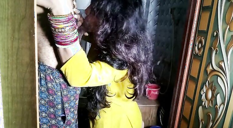 Kaamwali Maid Ko bathroom me Ghodi bnakar Pela