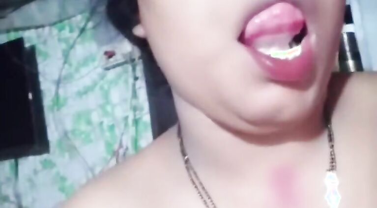 Desi bigboobs aunty romance with vegetable putting in cunt bigboobs pressing Village bhabhi saggy tights telugu fuckers