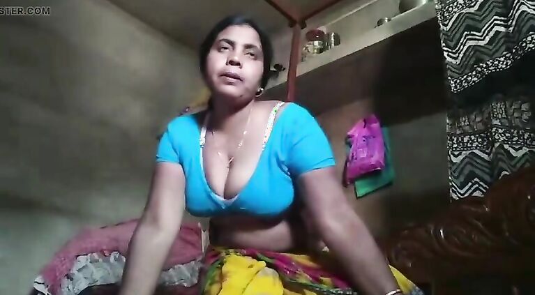 Beautiful housewife leaked vid Desi beautiful house housewife