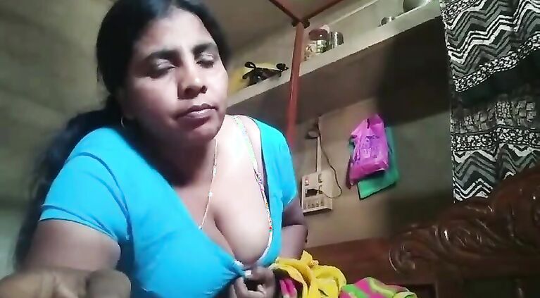 Beautiful housewife leaked vid Desi beautiful house housewife