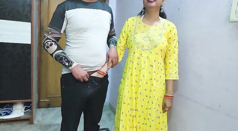 Ghar malik bhada mangne aya Saara ne kaha ek rat gujarlo mere sath Rent or sex Owner fucked me cz i dont pay rent