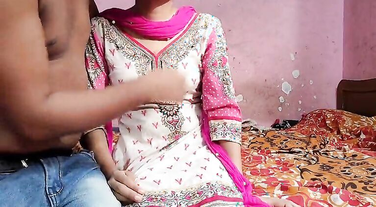 Punjabi ladaki ne salwar pahankar apane yaar se chudwai
